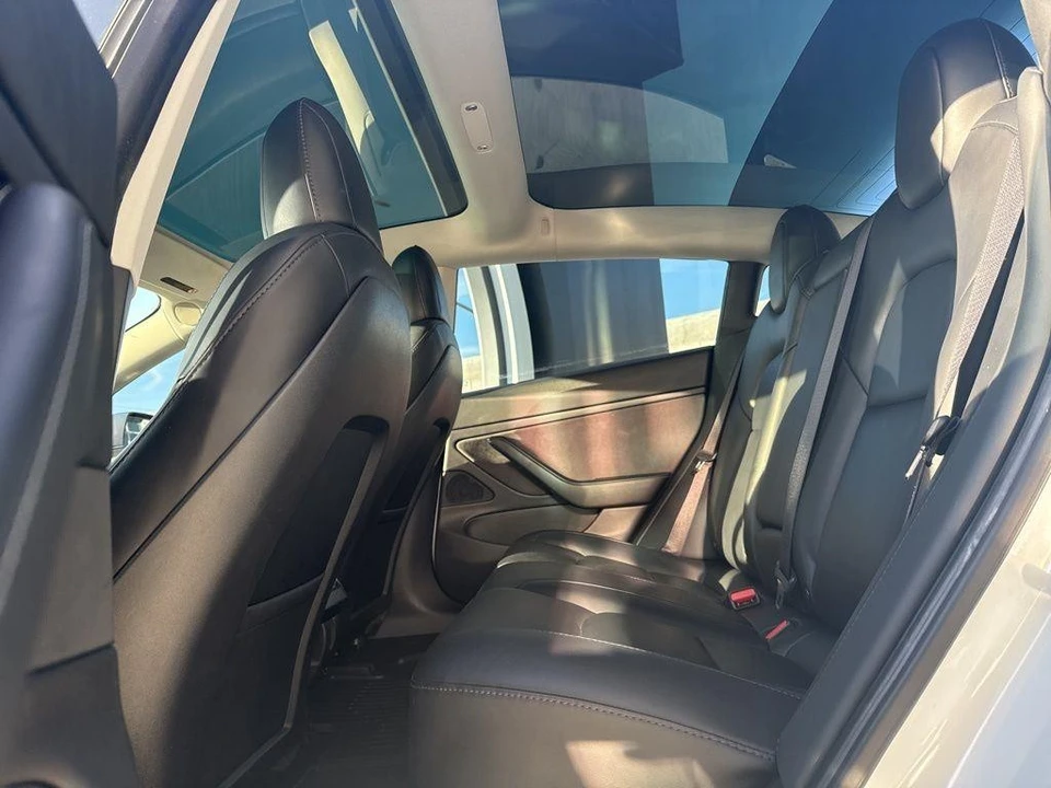 2020 Tesla Model 3 Performance - Image 16 of 27