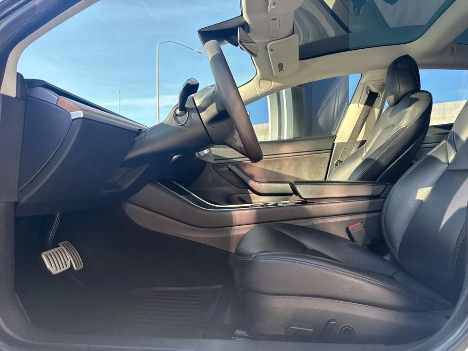 2020 Tesla Model 3 Performance - Image 13 of 27