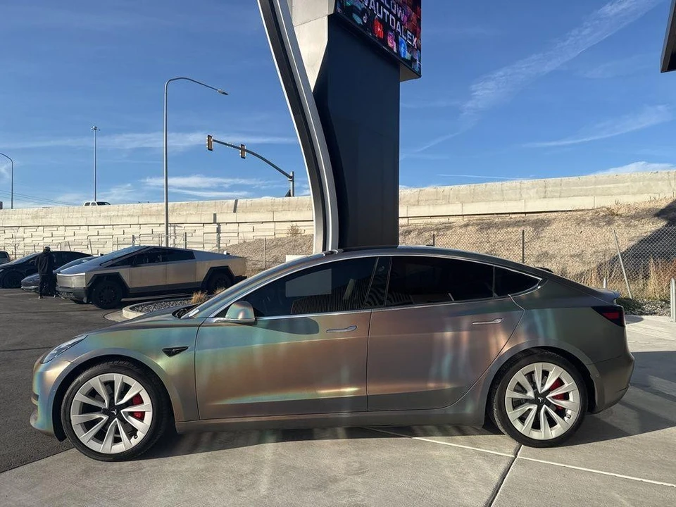2020 Tesla Model 3 Performance - Image 5 of 27