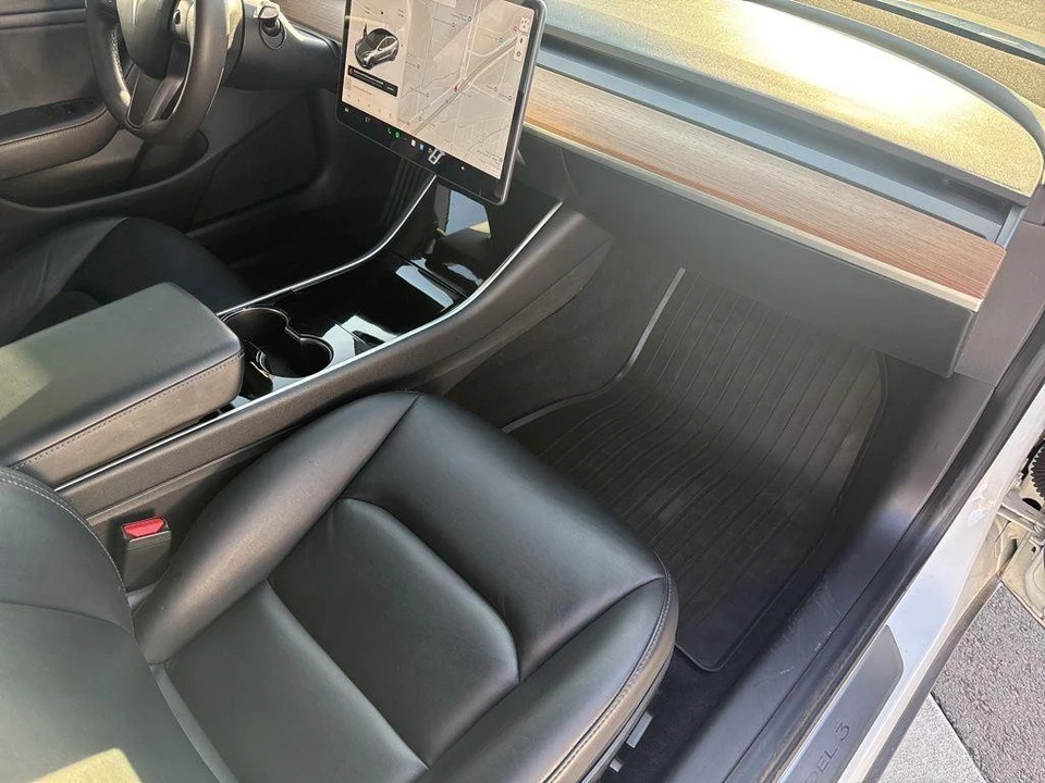 2020 Tesla Model 3 Performance - Image 23 of 27
