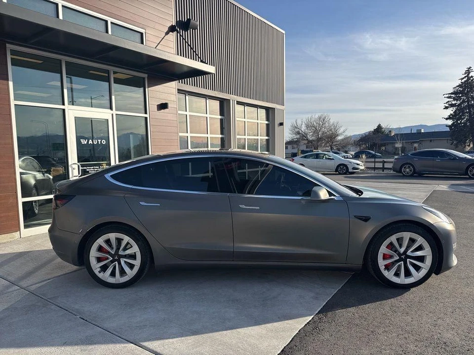2020 Tesla Model 3 Performance - Image 9 of 27