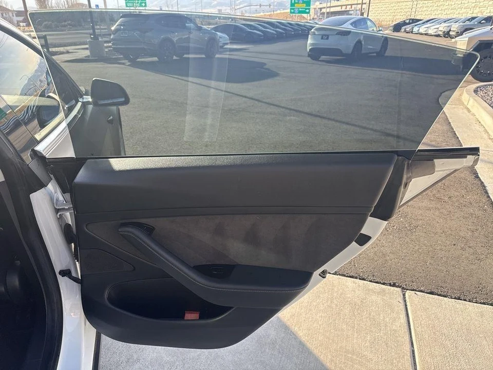 2020 Tesla Model 3 Performance - Image 18 of 27