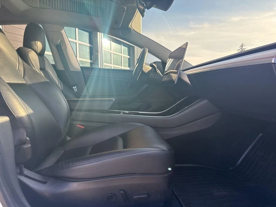 2020 Tesla Model 3 Performance - Image 24 of 27