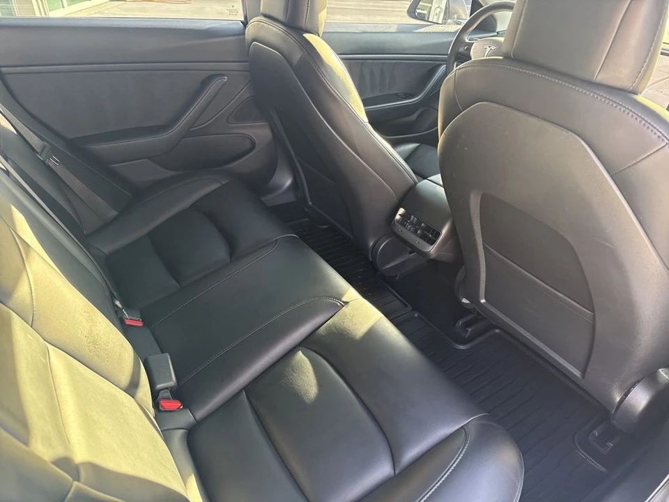 2020 Tesla Model 3 Performance - Image 19 of 21