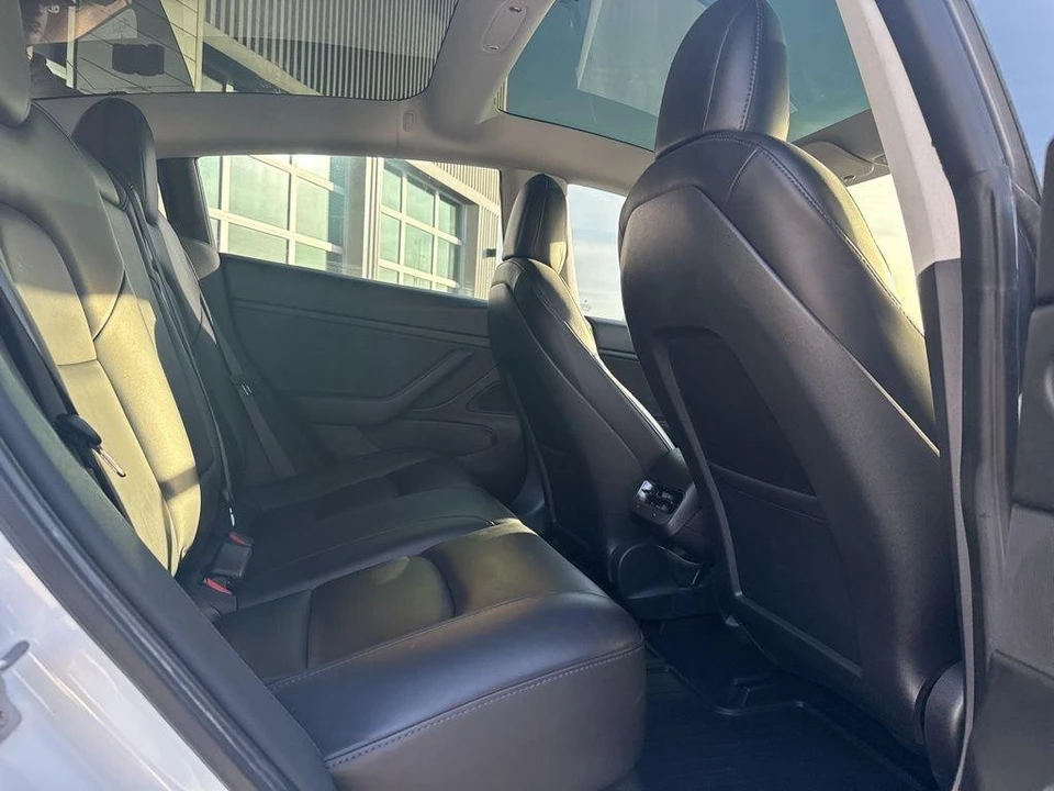 2020 Tesla Model 3 Performance - Image 20 of 27