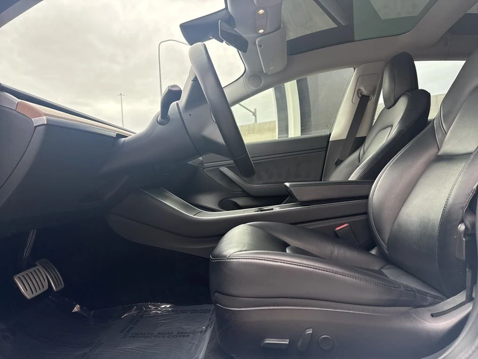 2020 Tesla Model 3 Performance - Image 13 of 21
