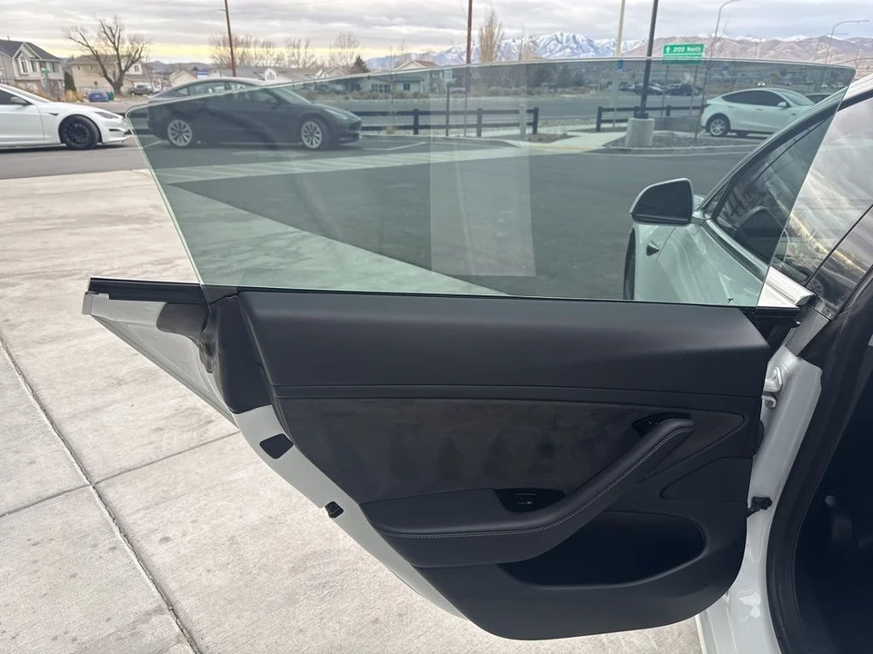 2020 Tesla Model 3 Performance - Image 14 of 21