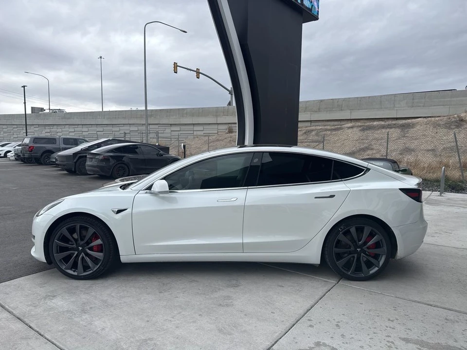 2020 Tesla Model 3 Performance - Image 5 of 21