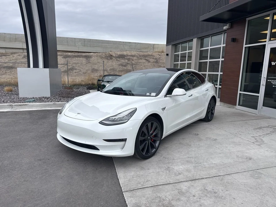 2020 Tesla Model 3 Performance - Image 4 of 21