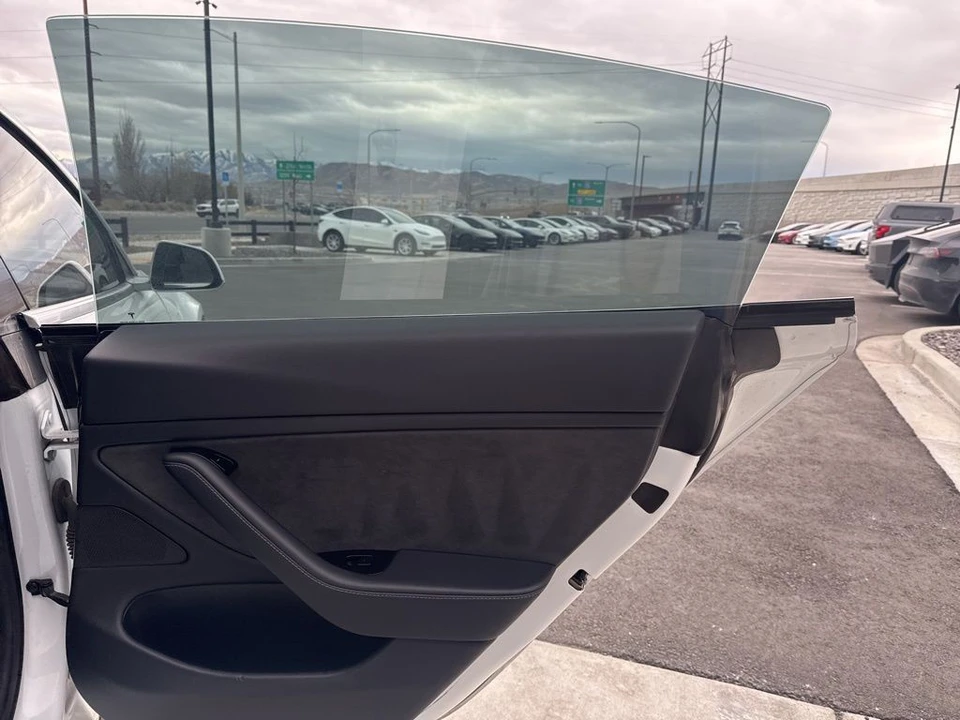 2020 Tesla Model 3 Performance - Image 18 of 21