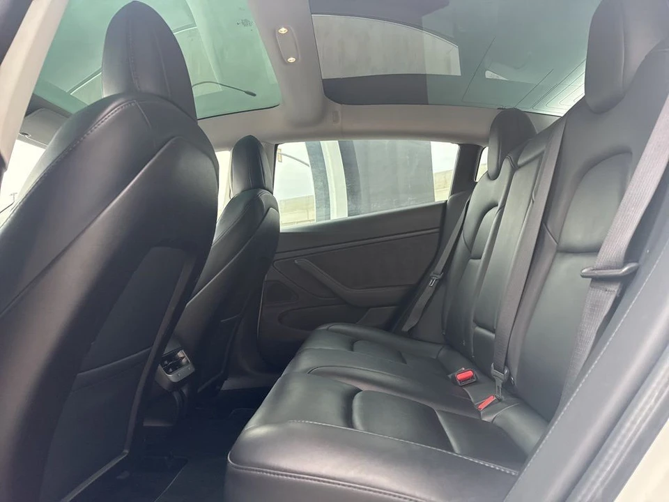 2020 Tesla Model 3 Performance - Image 16 of 21