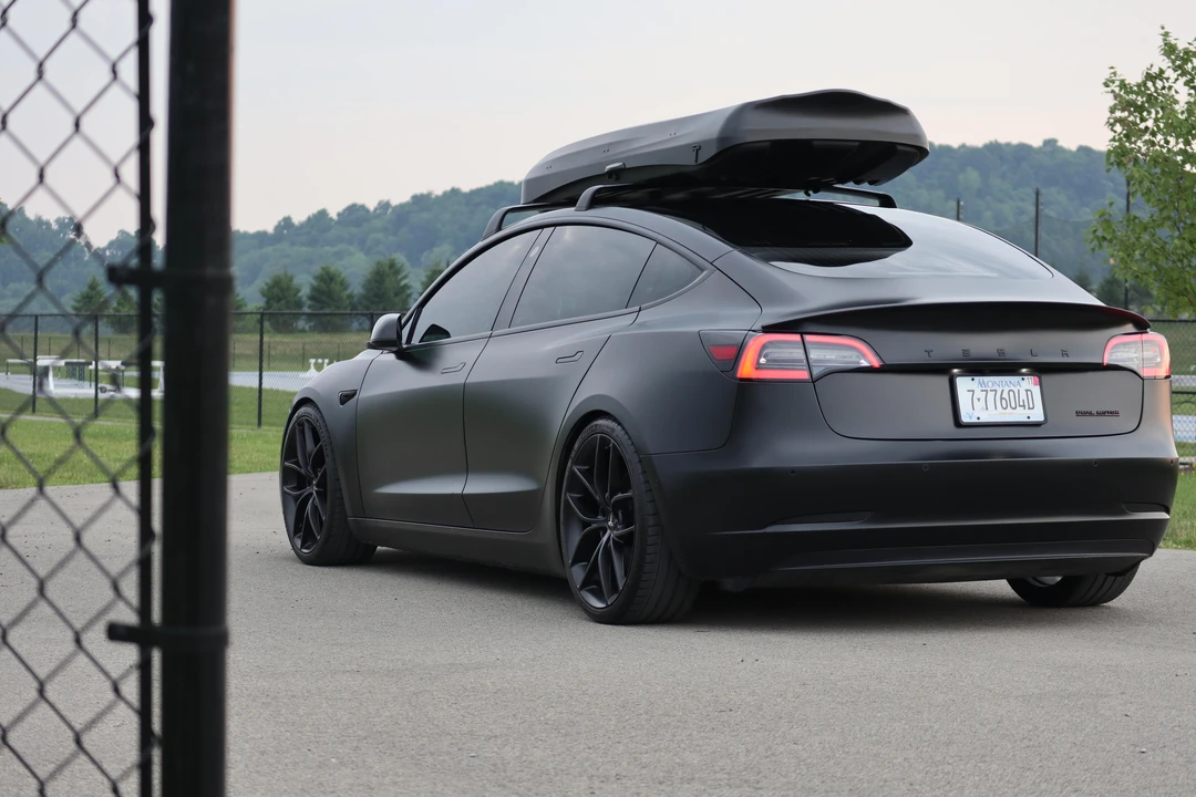2020 Tesla Model 3 Performance - Image 17 of 31
