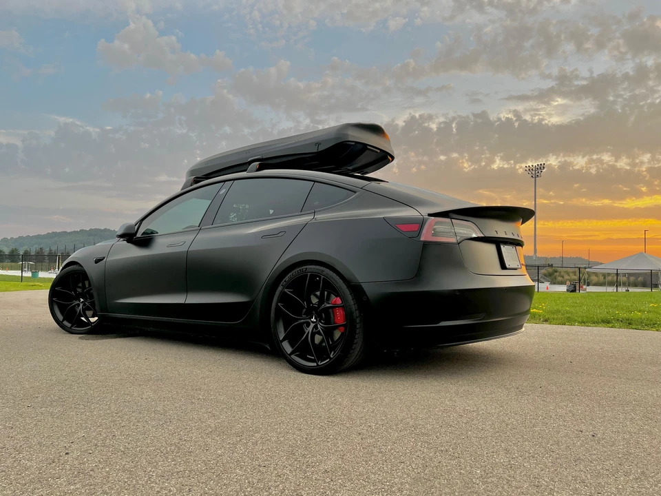2020 Tesla Model 3 Performance - Image 15 of 31