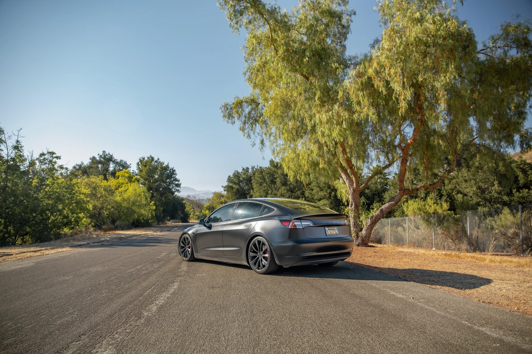 2020 Tesla Model 3 Performance - Image 23 of 31