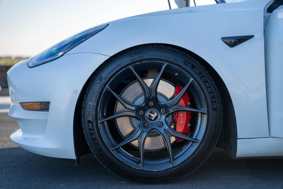 2020 Tesla Model 3 Performance - Image 23 of 31