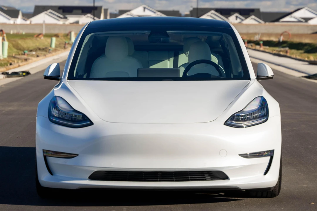 2020 Tesla Model 3 Performance - Image 2 of 31