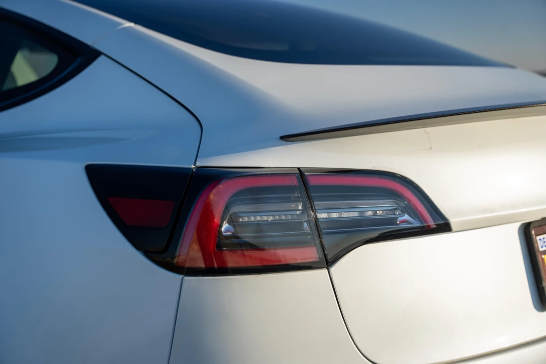 2020 Tesla Model 3 Performance - Image 16 of 31