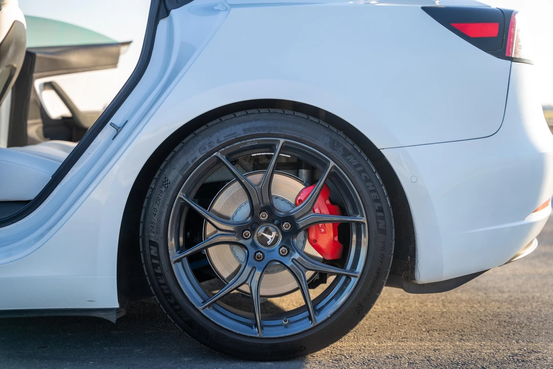 2020 Tesla Model 3 Performance - Image 25 of 31