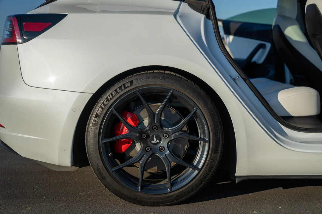 2020 Tesla Model 3 Performance - Image 26 of 31