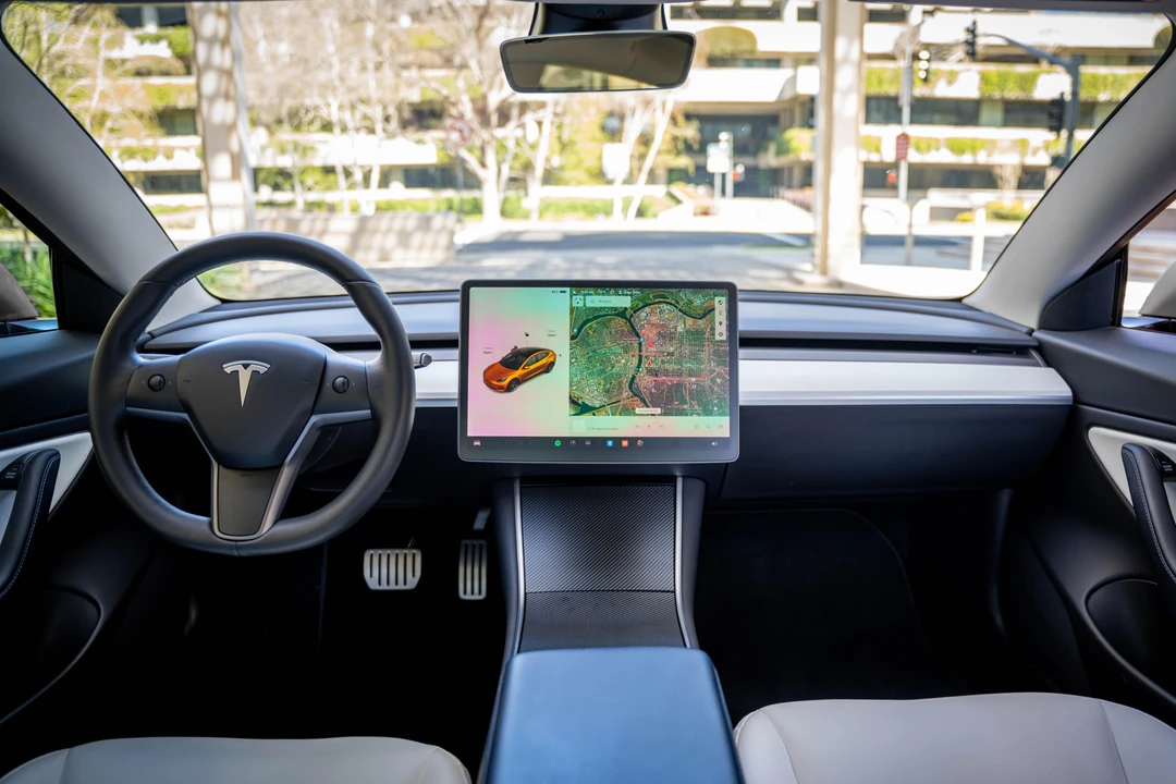 2020 Tesla Model 3 Performance - Image 27 of 31
