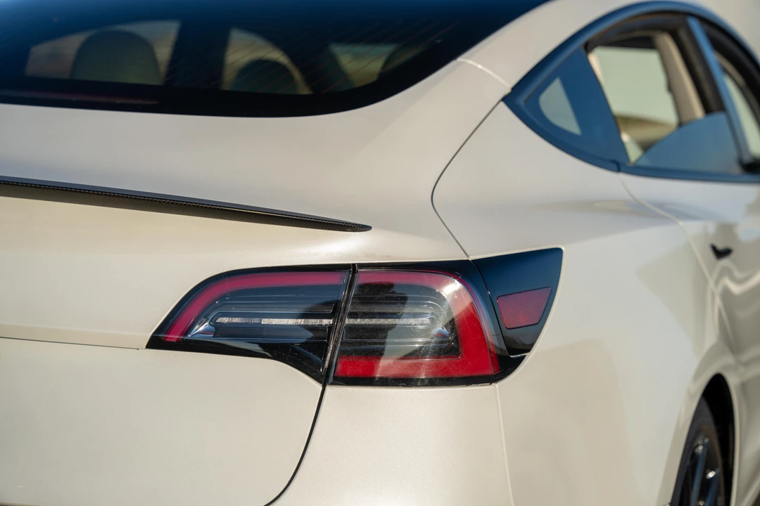2020 Tesla Model 3 Performance - Image 17 of 31