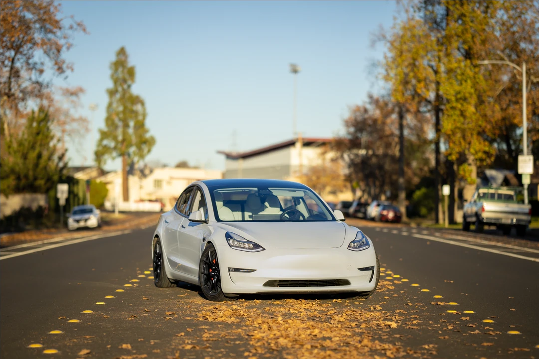 2020 Tesla Model 3 Performance - Image 12 of 31