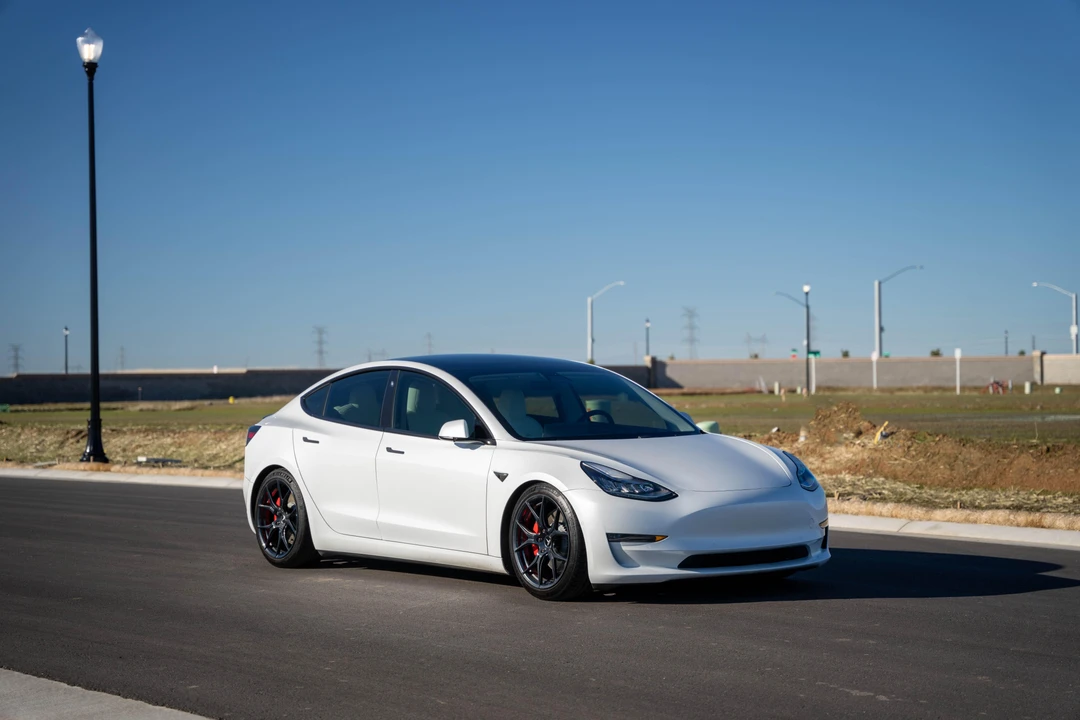 2020 Tesla Model 3 Performance - Image 11 of 31