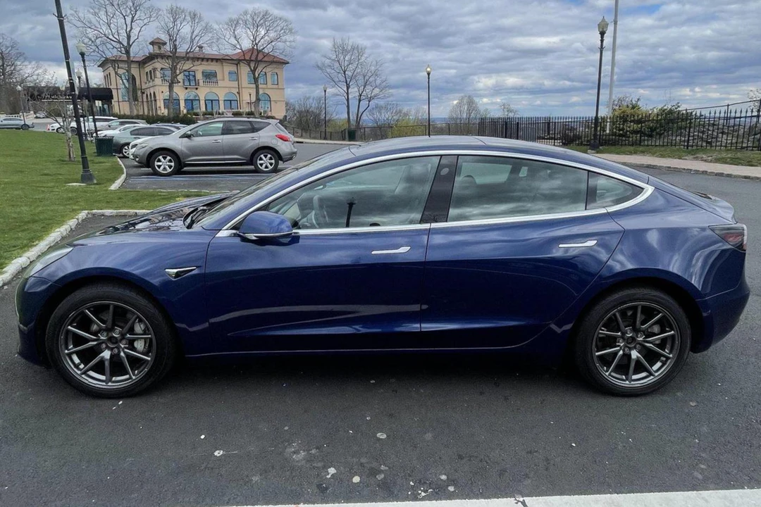 2020 Tesla Model 3 Performance - Image 15 of 31