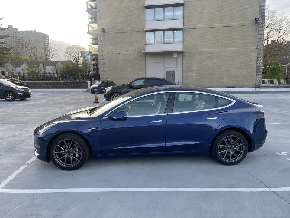 2020 Tesla Model 3 Performance - Image 14 of 31