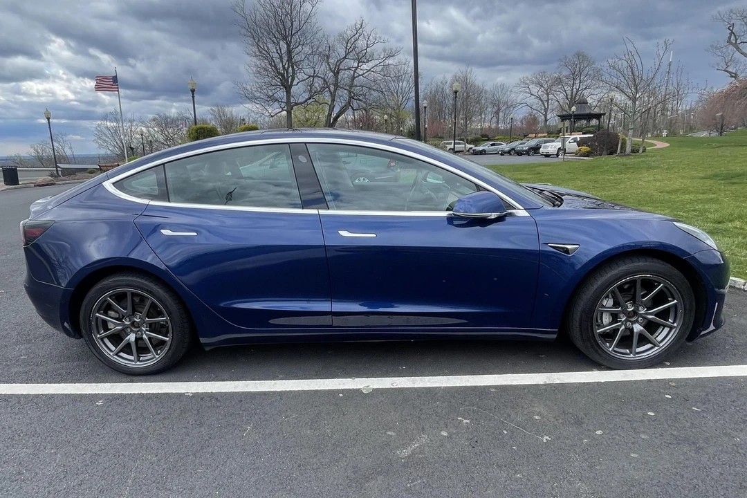 2020 Tesla Model 3 Performance - Image 3 of 31