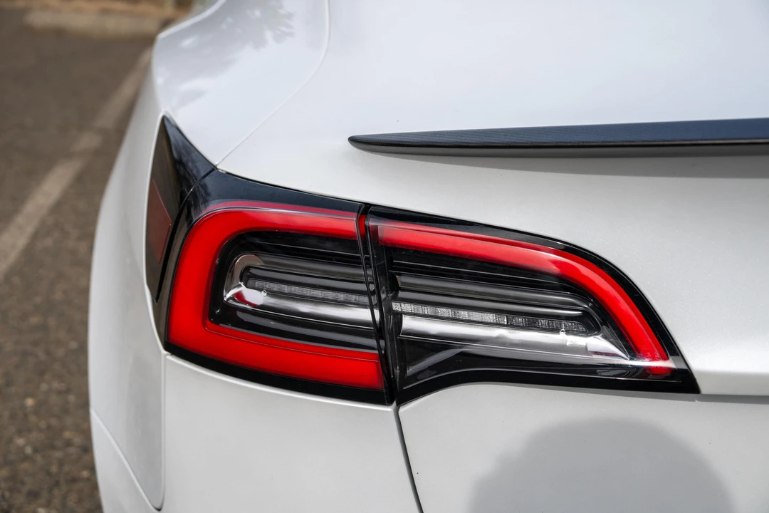 2020 Tesla Model 3 Performance - Image 15 of 31