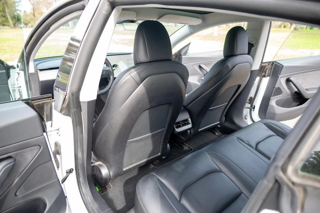 2020 Tesla Model 3 Performance - Image 28 of 31