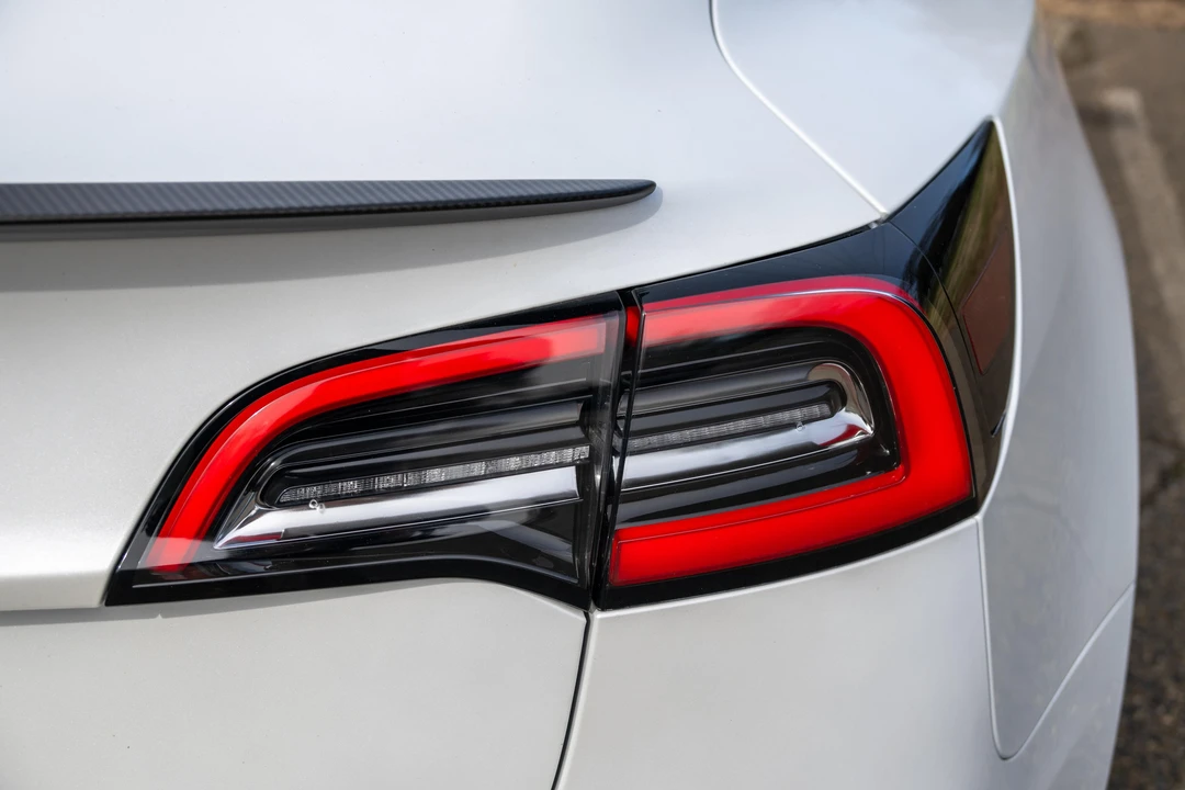 2020 Tesla Model 3 Performance - Image 16 of 31