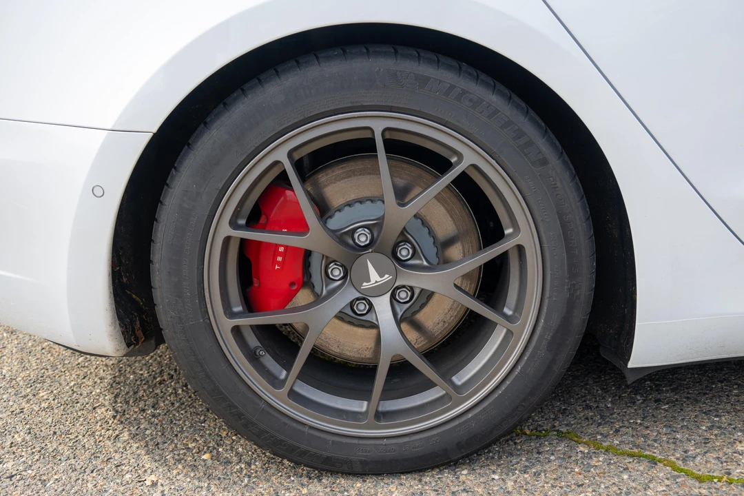 2020 Tesla Model 3 Performance - Image 21 of 31
