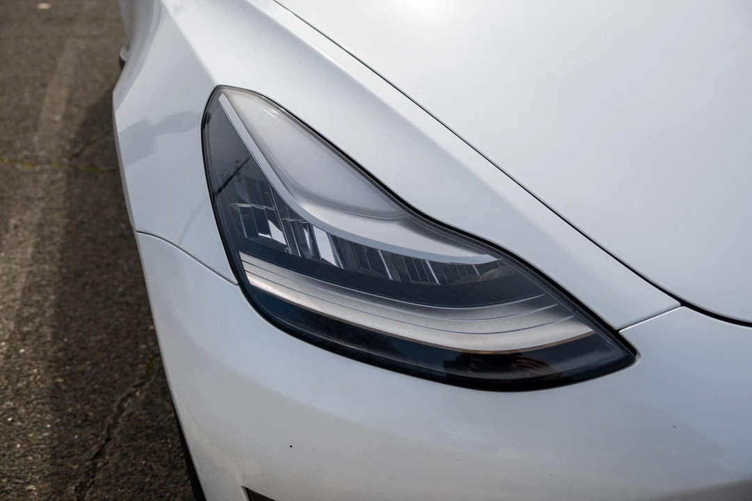 2020 Tesla Model 3 Performance - Image 9 of 31