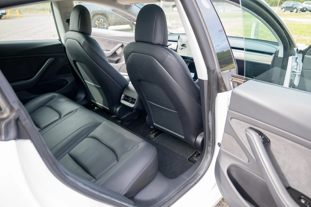 2020 Tesla Model 3 Performance - Image 29 of 31