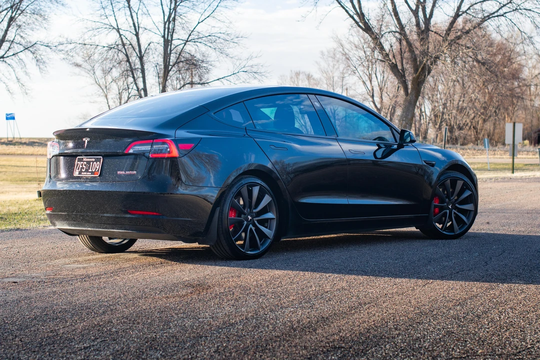 2020 Tesla Model 3 Performance - Image 25 of 31