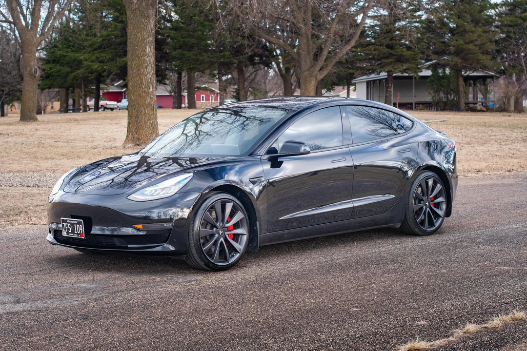 2020 Tesla Model 3 Performance - Image 15 of 31