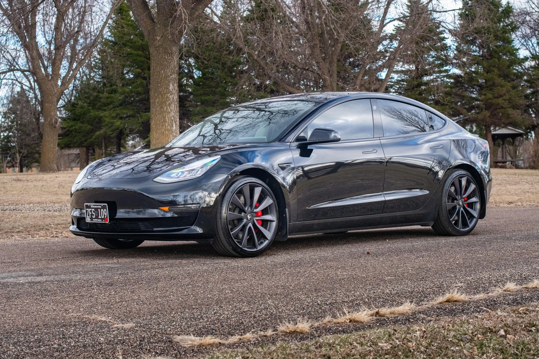 2020 Tesla Model 3 Performance - Image 17 of 31
