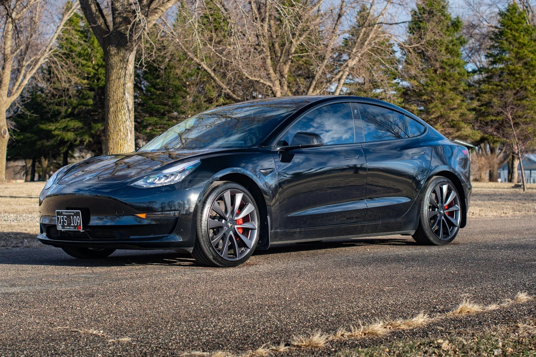 2020 Tesla Model 3 Performance - Image 16 of 31