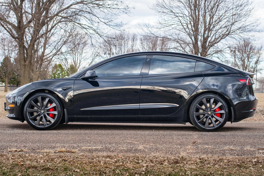 2020 Tesla Model 3 Performance - Image 19 of 31