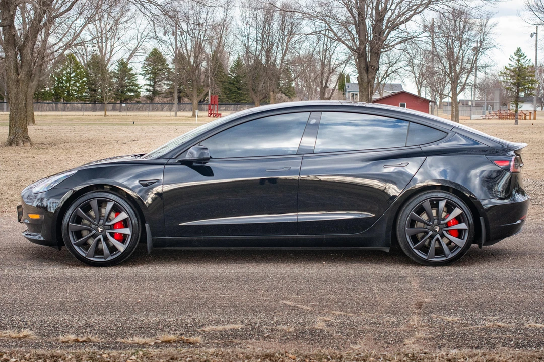 2020 Tesla Model 3 Performance - Image 18 of 31