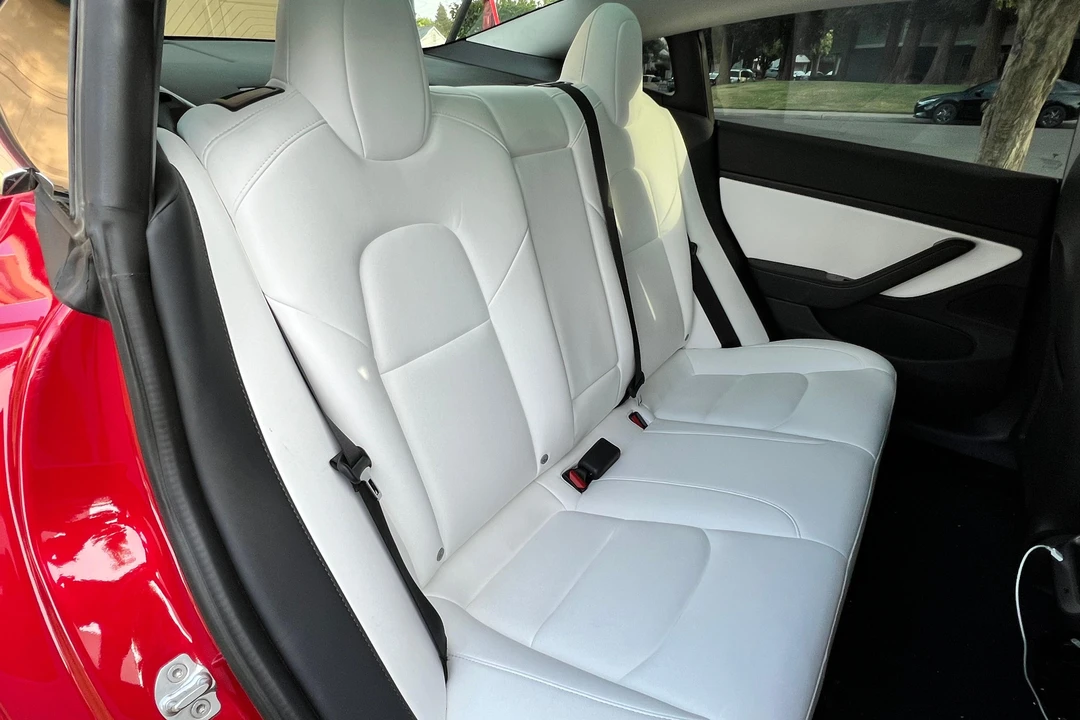 2020 Tesla Model 3 Performance - Image 28 of 31