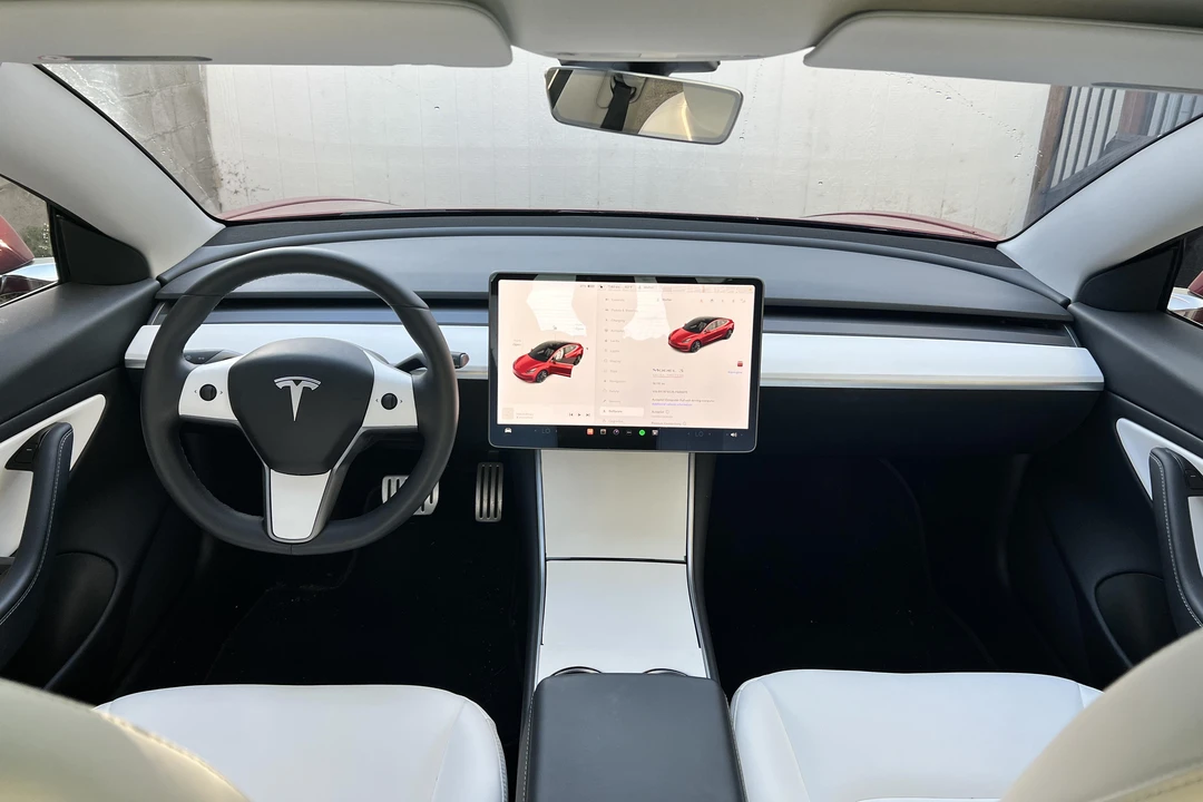 2020 Tesla Model 3 Performance - Image 26 of 31