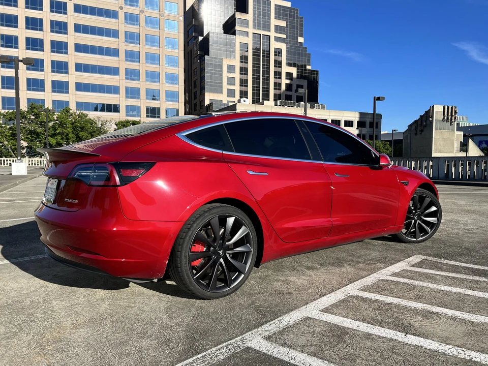 2020 Tesla Model 3 Performance - Image 10 of 31