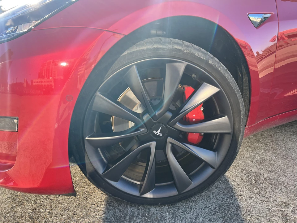 2020 Tesla Model 3 Performance - Image 22 of 31