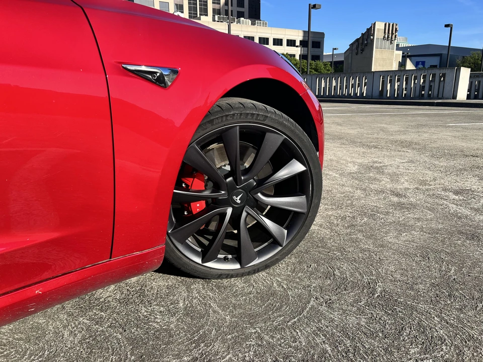 2020 Tesla Model 3 Performance - Image 25 of 31