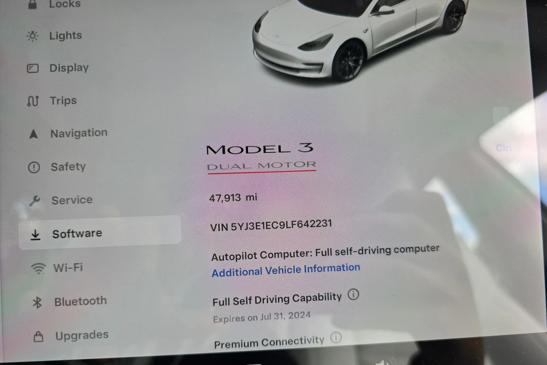2020 Tesla Model 3 Performance - Image 27 of 31