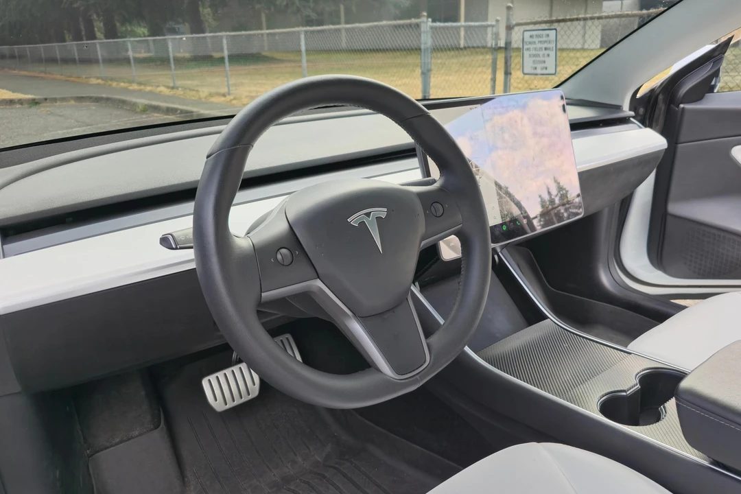2020 Tesla Model 3 Performance - Image 24 of 31