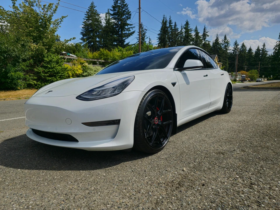 2020 Tesla Model 3 Performance - Image 6 of 31